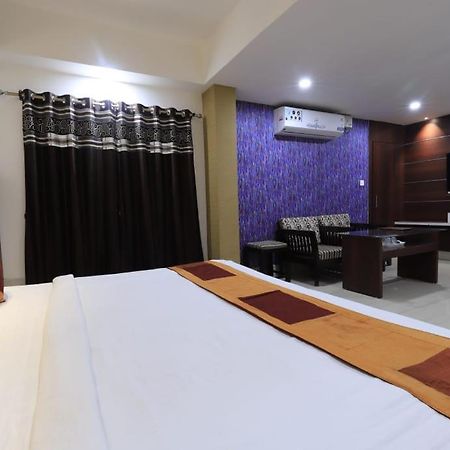 Hotel Rashmi グワーハーティー エクステリア 写真